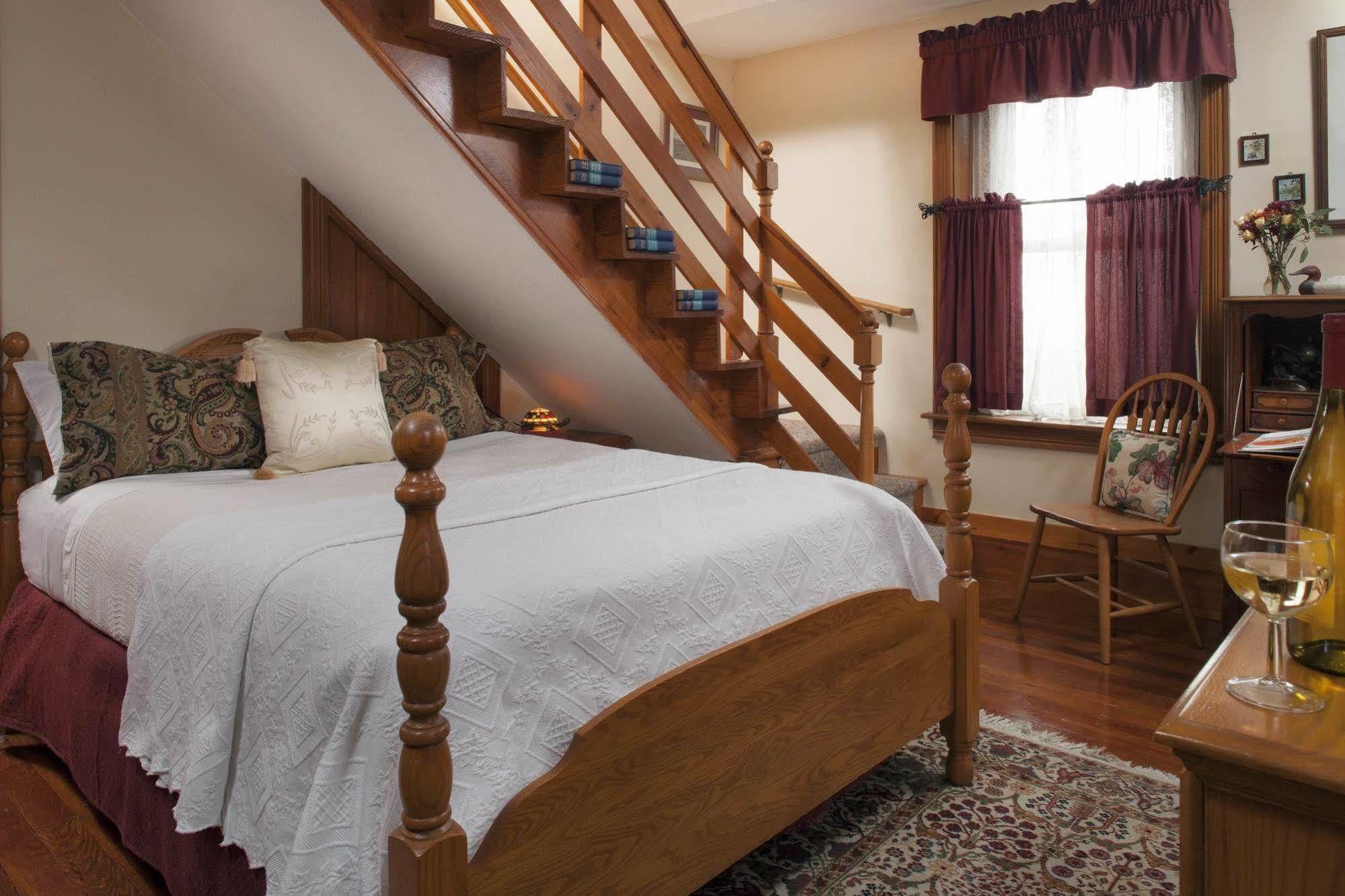 Harvest Moon Bed & Breakfast Нью Холланд Экстерьер фото